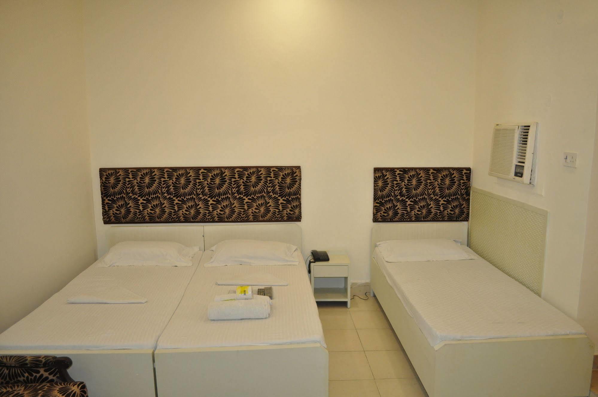 Hotel Kabli New Delhi Exterior foto