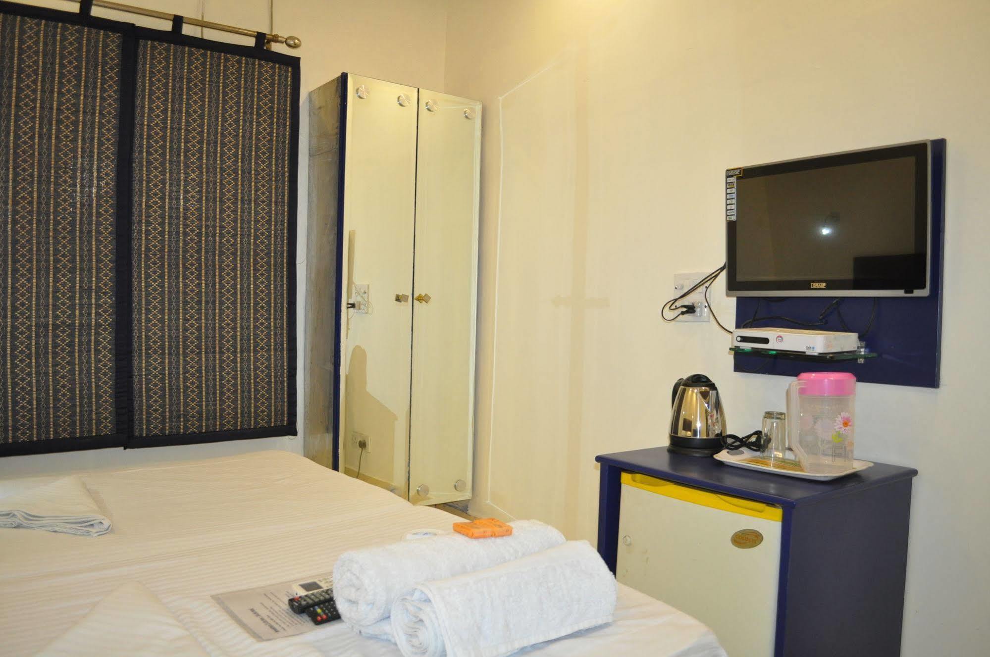 Hotel Kabli New Delhi Exterior foto